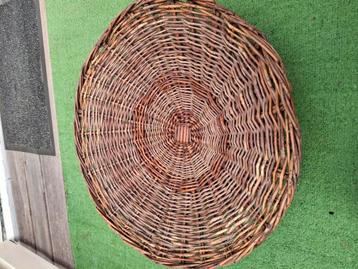 Mand (Rotan )     beschikbaar voor biedingen
