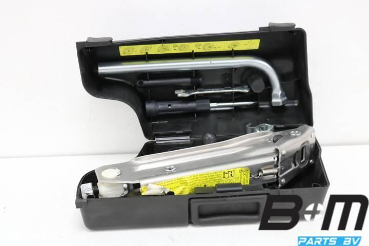 Gereedschaphouder + krik Audi A6 4B Avant 4B9012113A, Auto-onderdelen, Klein materiaal, Gebruikt