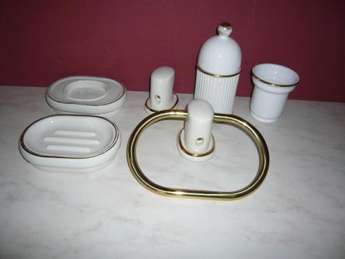 badkamerset handdoekring bekerhouder kledinghaak zeepbak etc, Huis en Inrichting, Badkamer | Badtextiel en Accessoires, Zo goed als nieuw