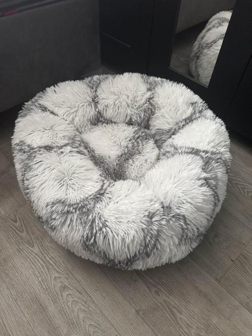 Zachte donut kattenmand – als nieuw, Dieren en Toebehoren, Kattenmanden, Nieuw, Katoen, Ophalen of Verzenden