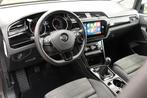 Volkswagen Touran 1.5 TSI R-line 7pers. CAMERA STOELVERW., Auto's, Volkswagen, Voorwielaandrijving, Euro 6, 4 cilinders, 150 pk