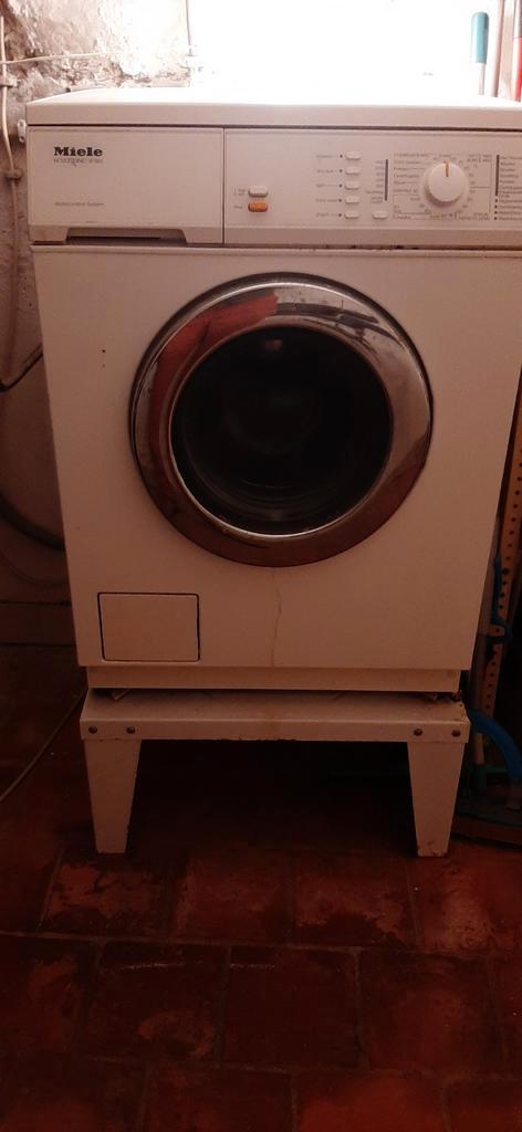 Miele wasmachine novotronic W965, Witgoed en Apparatuur, Wasmachines, Gebruikt, Voorlader, 4 tot 6 kg, Minder dan 85 cm, Minder dan 1200 toeren