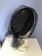 Zwart dameshoedje met kant, Kleding | Dames, Carnavalskleding en Feestkleding, Ophalen of Verzenden, Gedragen, Carnaval, Accessoires