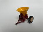 model Vicon kunstmeststrooier, geel, Britains 1/32, Ophalen of Verzenden, Gebruikt, Tractor of Landbouw, Britains