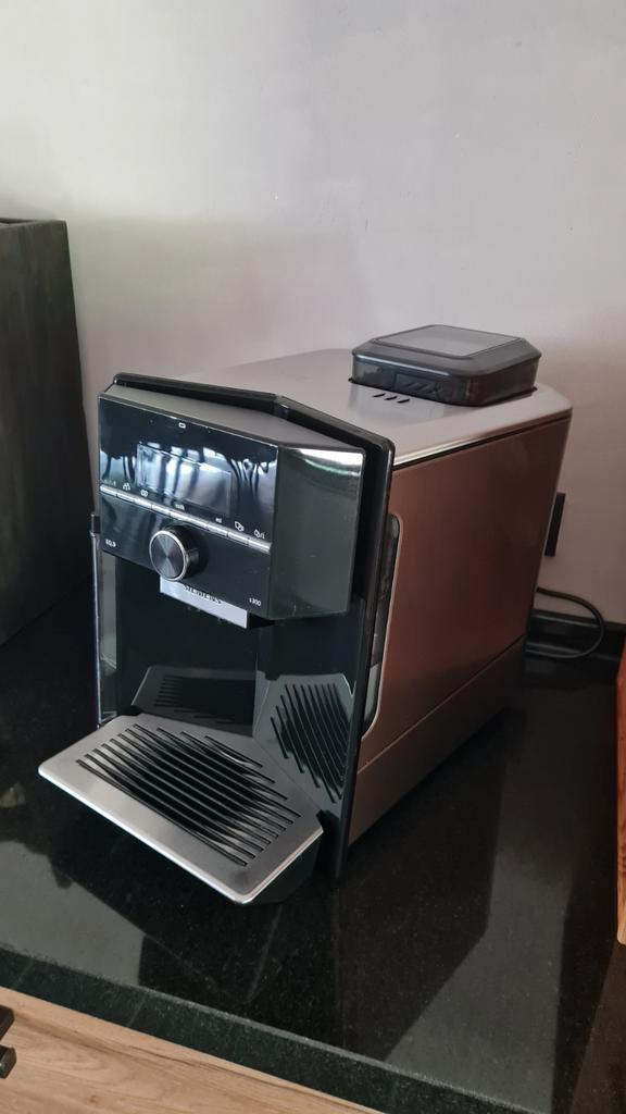 Zeer nette Siemens EQ9 S300, Witgoed en Apparatuur, Koffiezetapparaten, Zo goed als nieuw, Gemalen koffie, Koffiebonen, Koffiemachine
