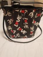 Zwarte Love Moschino tas - Zo goed als nieuw!, Sieraden, Tassen en Uiterlijk, Tassen | Damestassen, Ophalen of Verzenden