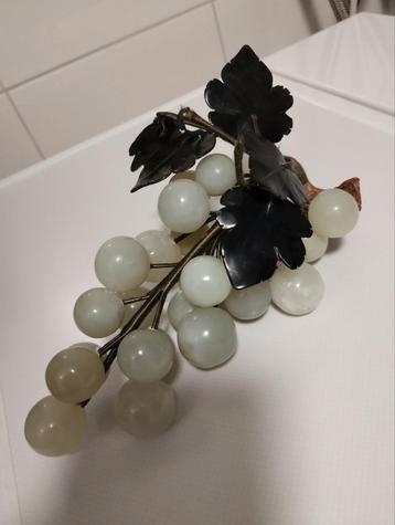 Vintage jade druiventros met zijden draad omwikkeld  beschikbaar voor biedingen