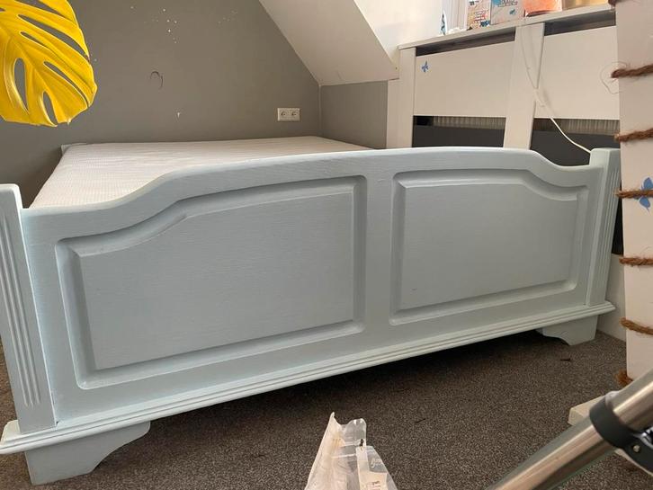 Bed twijfelaar met matras, Huis en Inrichting, Slaapkamer | Bedden, Gebruikt, Tweepersoons, 140 cm, Hout, Ophalen