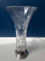 Kristallen vaasje met verzilverde voet. Zeer mooi geslepen., Ophalen of Verzenden