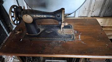 Antieke Singer Naaimachine beschikbaar voor biedingen
