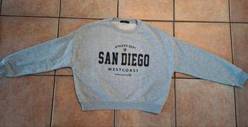 Mooie grijze trui, opdruk San Diego. Maat S. Merk Pigalle. beschikbaar voor biedingen