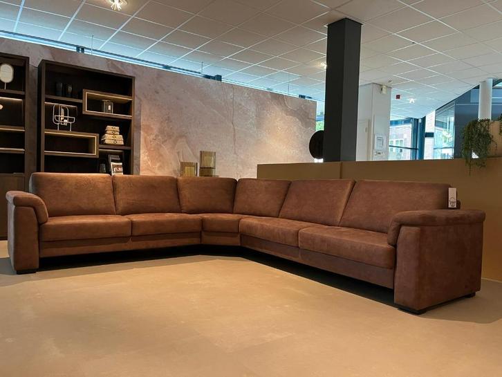 Stoere hoekbank in bruin microleder, Huis en Inrichting, Banken | Bankstellen, Nieuw, Hoekbank, Vierpersoons of meer, 250 tot 300 cm
