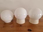 3 ronde witte lampenbollen met armatuur  plafondlampen, Huis en Inrichting, Glas, Ophalen of Verzenden, Zo goed als nieuw