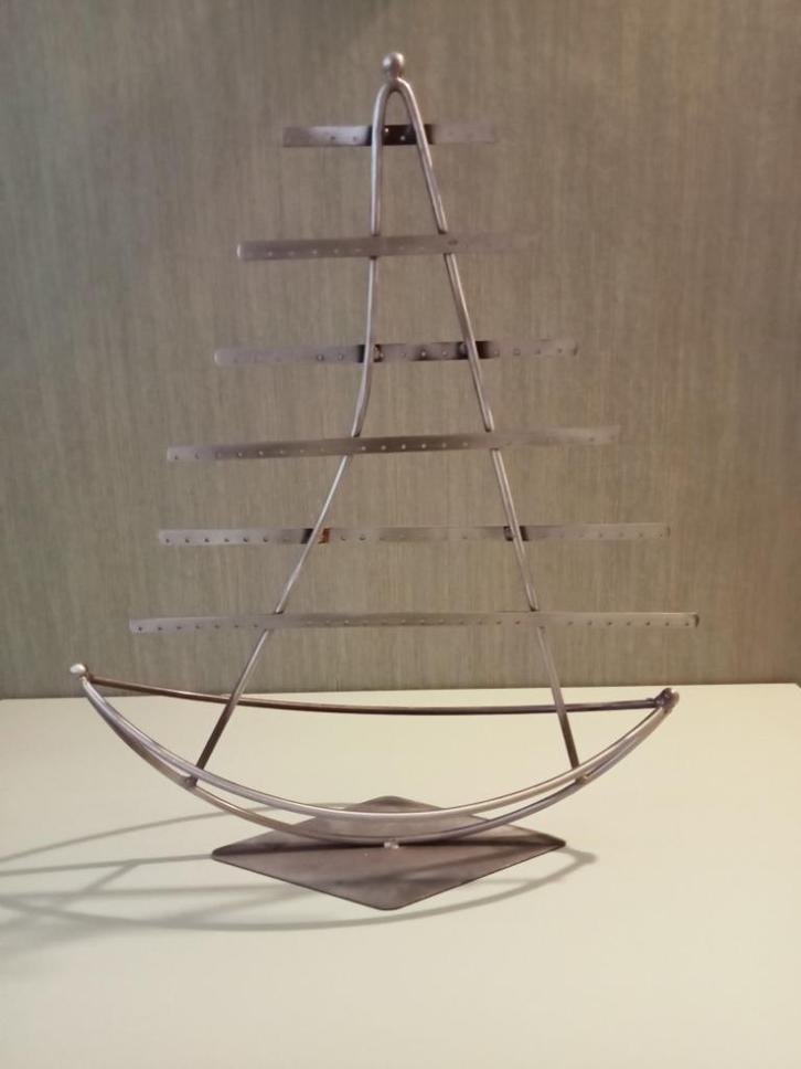 Te koop 4 oorbellen displays, Sieraden, Tassen en Uiterlijk, Oorbellen, Zo goed als nieuw, Hangers, Overige materialen, Zilver