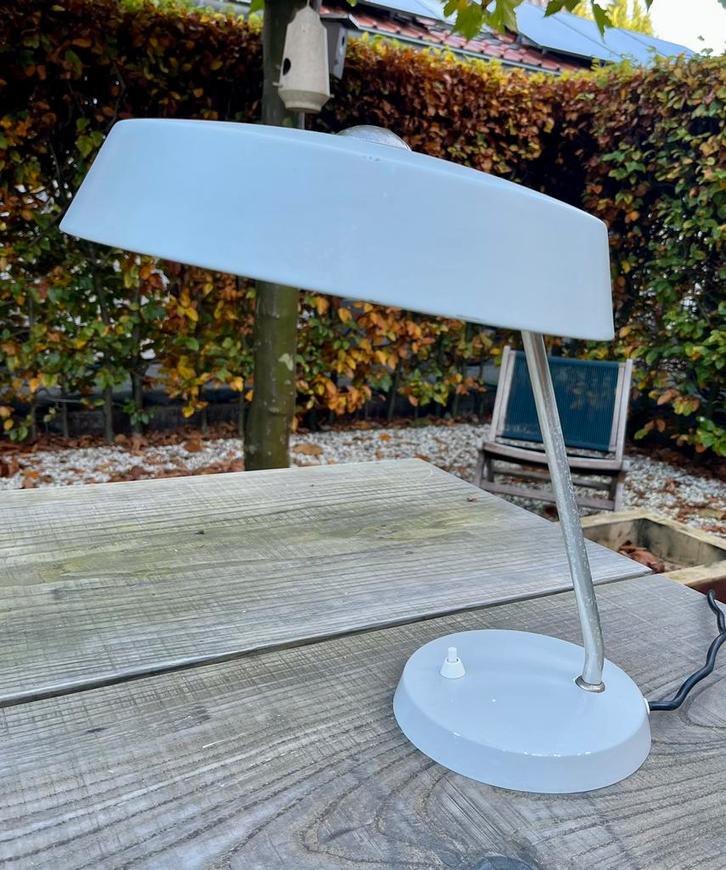 Vintage bureaulamp van Veb Nerva, Bauhaus stijl., Huis en Inrichting, Lampen | Tafellampen, Gebruikt, Minder dan 50 cm, Metaal
