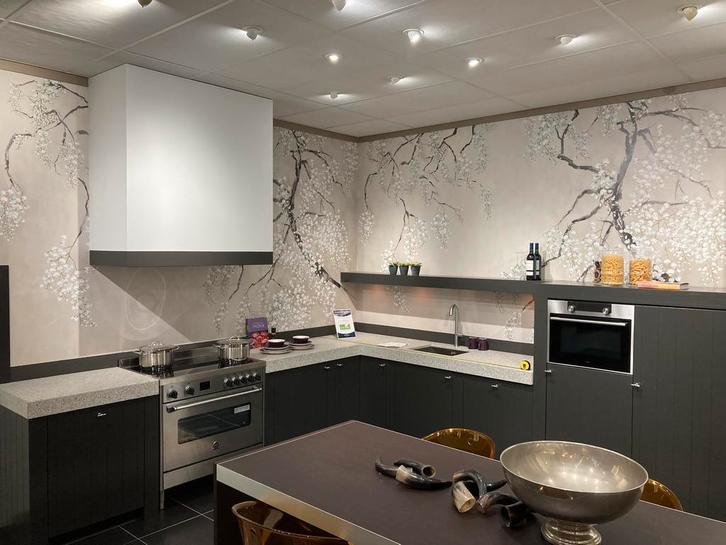 NOVARTI handgemaakte keuken + granieten blad 170x370 + 80 cm, Huis en Inrichting, Keuken | Complete keukens, Zo goed als nieuw