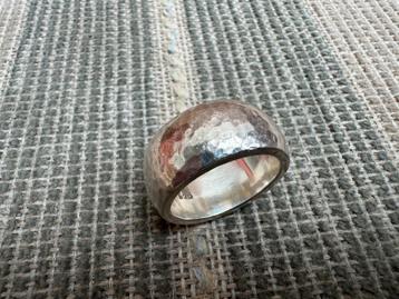 Prachtige Zilveren Ring Hammered Maat 18 Sterling Silver beschikbaar voor biedingen