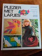 PLEZIER MET LAPJES, ideeën voor werken met restjes stof, Boeken, Hobby en Vrije tijd, Ophalen of Verzenden, Zo goed als nieuw