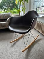 Plastic armchair, eames, chocolade, rocking chair, Huis en Inrichting, Stoelen, Ophalen, Zo goed als nieuw, Bruin, Eén