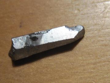 m. 3x ruwe edelsteen ZILVER AURA kristal (4) beschikbaar voor biedingen