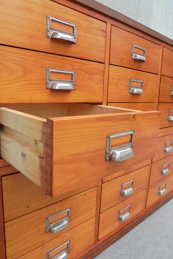 Vintage ladekast papierkast apothekerskast schoolkast beschikbaar voor biedingen