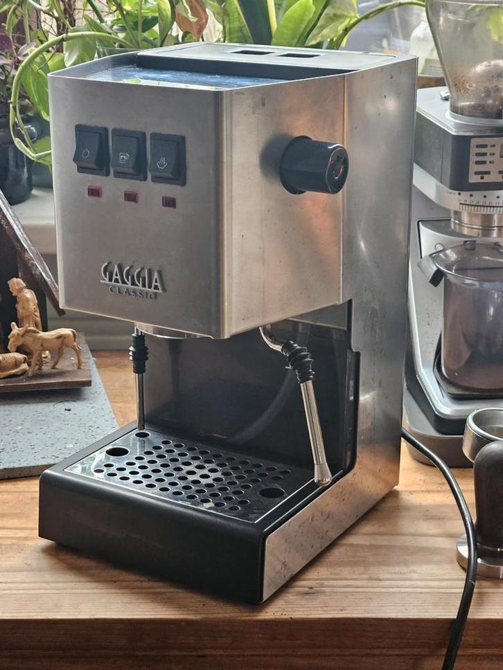 Gaggia Classic Pro Espressomachine 2019 model, Witgoed en Apparatuur, Koffiezetapparaten, Gebruikt, Gemalen koffie, Koffiebonen