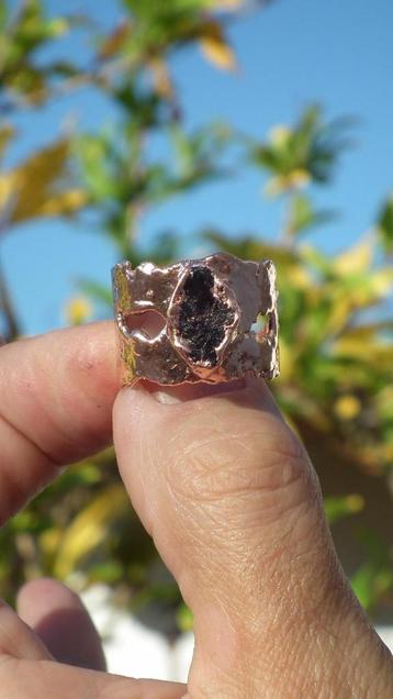 Electroformed koperen Ruwe Granaat ring beschikbaar voor biedingen