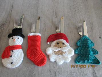 4 Heel leuke Handgehaakte Kerst Bestekhouders beschikbaar voor biedingen