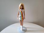 BARBIE  met K3 jurkje + microfoon. Mattel. 2010/1998, Ophalen of Verzenden, Zo goed als nieuw, Barbie