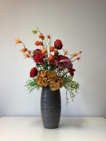 Leuk herfst - najaarsboeket opgemaakt in stenen pot 70 hoog beschikbaar voor biedingen