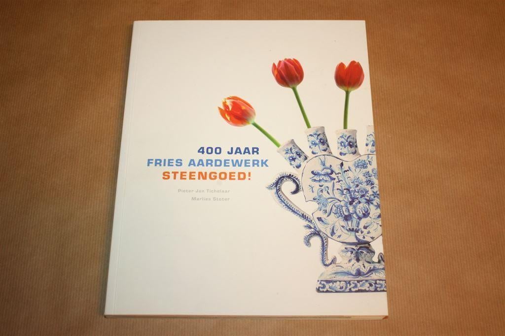 Boek - 400 jaar Fries aardewerk - Steengoed, Antiek en Kunst, Antiek | Keramiek en Aardewerk, Ophalen of Verzenden