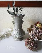 Antieke gietijzeren vaas met reliëf, Ophalen of Verzenden