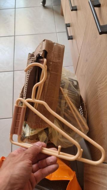 +/- 60 paar opvouwbare kledinghaken muur wand kleding haken  beschikbaar voor biedingen