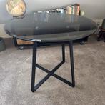 Stijlvolle ronde tafel met een donker getint glazen blad, Antiek en Kunst, Antiek | Meubels | Tafels, Ophalen
