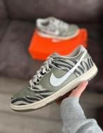 Nike dunk low "daktari" 2003, Kleding | Dames, Schoenen, Overige kleuren, Nike, Ophalen of Verzenden, Sneakers of Gympen