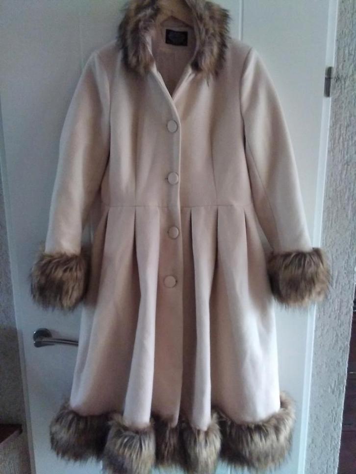 Hearts and Roses Vintage Mantel - Maat M, Kleding | Dames, Jassen | Winter, Zo goed als nieuw, Maat 38/40 (M), Beige, Ophalen of Verzenden