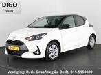 Toyota Yaris 1.5 Hybrid 115 Active Bi-Tone | Apple Carplay &, Gebruikt, Wit, Bedrijf, Hybride Elektrisch/Benzine