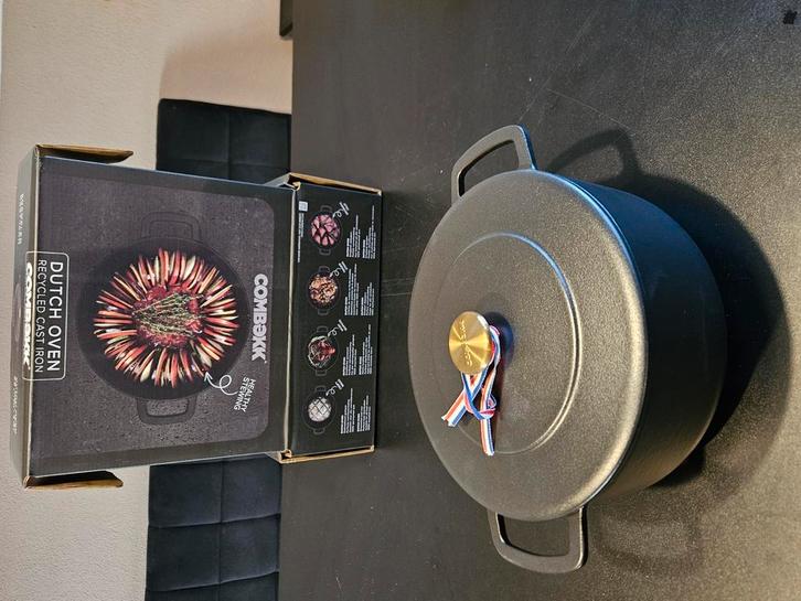 Combekk Dutch oven 24cm zwart (nieuw), Huis en Inrichting, Keuken | Potten en Pannen, Nieuw, Koekenpan of Braadpan, Gietijzer