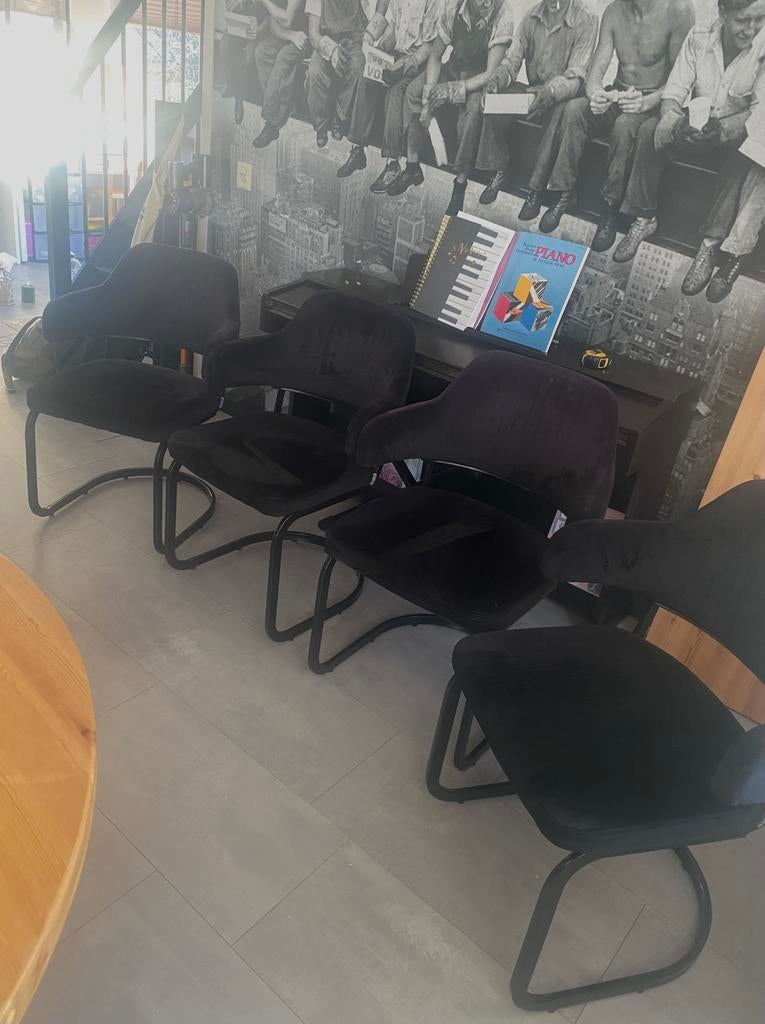 Fluweel zachte, zwarte eetkamerstoelen., Huis en Inrichting, Complete inboedels, Ophalen