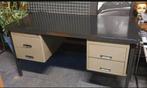 stoer vintage industrieel bureau, Ophalen, Gebruikt