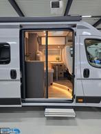LMC Innovan 640 *Automaat 8-traps* 2025 * Lengtebedden, Caravans en Kamperen, Campers, Automaat, Buscamper of Camperbus, Bedrijf