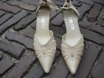 GRATIS VERZENDEN NIEUWE BEIGE LEREN FIRETTI PUMPS 39 beschikbaar voor biedingen
