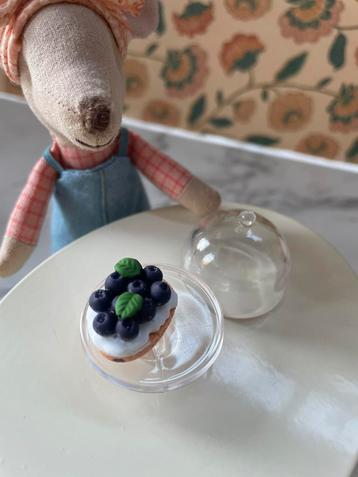 Taartjes en taartschaal voor het poppenhuis beschikbaar voor biedingen