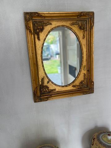 Twee spiegels een zilver kleurig en 1 goudkleurig beschikbaar voor biedingen