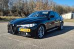 Alfa Romeo Giulia 2.0 Turbo Aut. Zwart met Rood Leder, Auto's, Alfa Romeo, Automaat, 745 kg, Achterwielaandrijving, 1995 cc