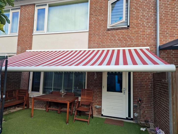 Elektrische zonnescherm, Tuin en Terras, Zonneschermen, Zo goed als nieuw, Knikarmscherm, 150 tot 300 cm, 450 cm of meer, Elektrisch