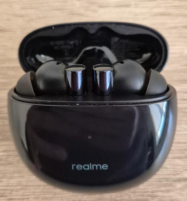 Realme buds air 2 oordopjes, advertentie lezen, Telecommunicatie, Mobiele telefoons | Oordopjes, Gebruikt, In oorschelp (earbud)