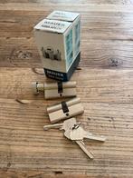 2 nieuwe cilinders met sleutels. 1 met draaiknop, Ophalen, Nieuw, Slot