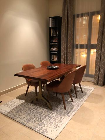 West Elm Eettafel van massief acaciahout beschikbaar voor biedingen