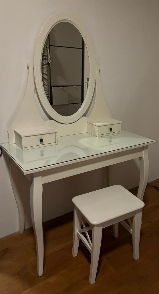 Kaptafel Ikea met krukje, Huis en Inrichting, Tafels | Kaptafels, Zo goed als nieuw, 100 tot 150 cm, 100 tot 150 cm, Hout, Ophalen